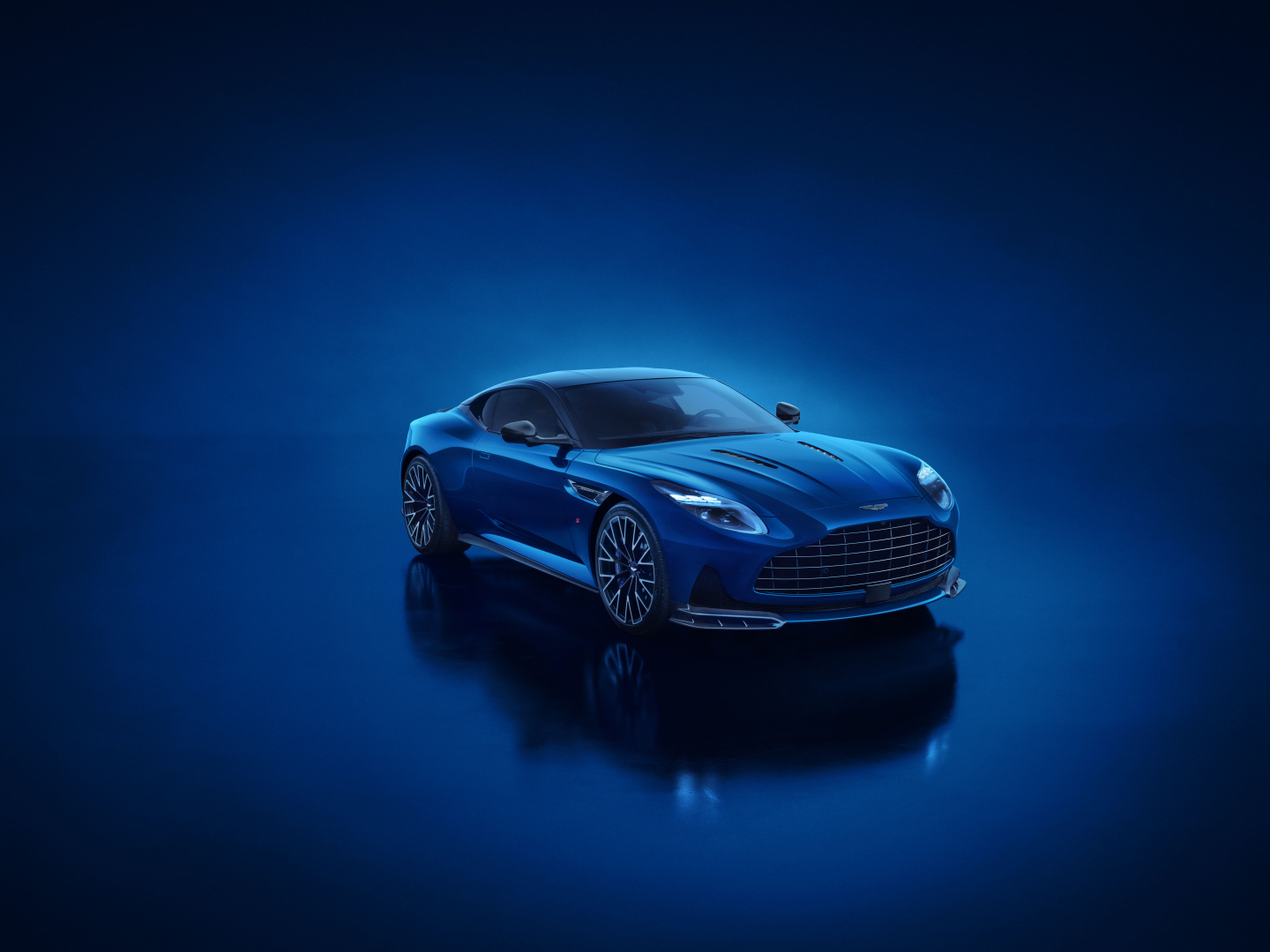 SMALL_Aston Martin DB12 S_02